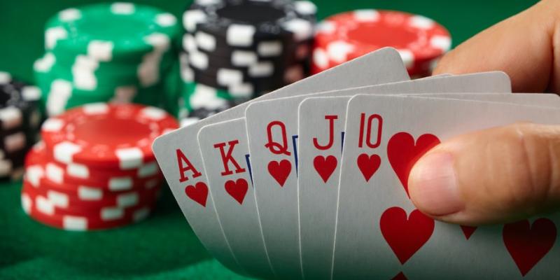 Tìm hiểu trò chơi Poker trực tuyến Bet168
